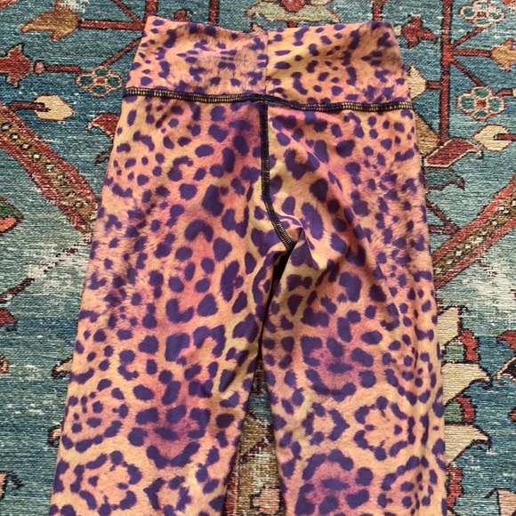 Kids Teeki Awaken Hot Pant Yoga Legging NWOT Size Small - Picture 5 of 5